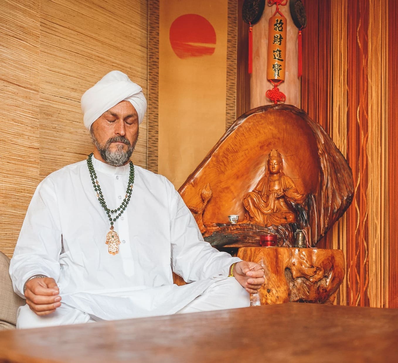 Фото ведущих курс